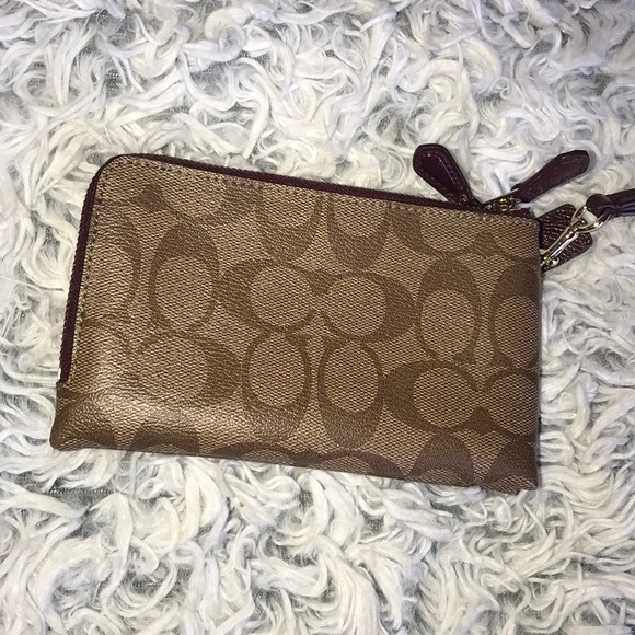 Coach wristlet - Picture 2 of 4